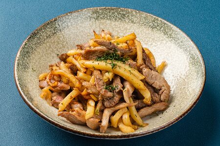Картофель жареный со свининой