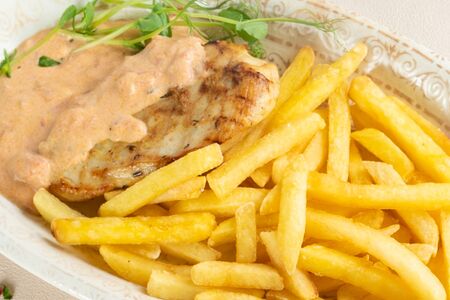 Курочка в сливочно-томатном соусе