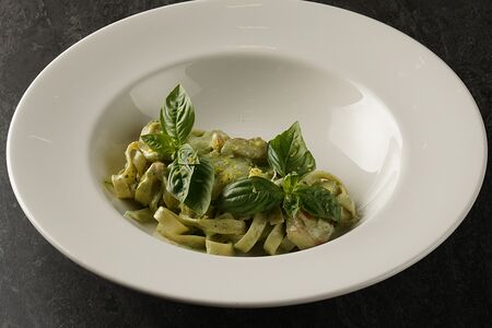 Д_Паста с лососем, шпинатом и песто