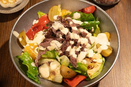 Теплый стейк-салат