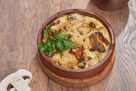 Куриное филе с шампиньонами в сливках