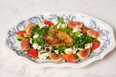 Салат с инжиром, нектарином и фуагра