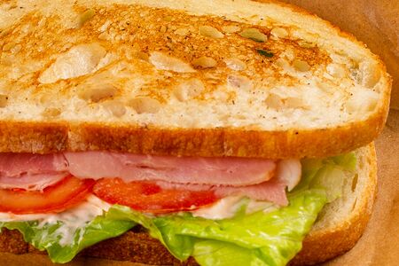 Гриль чиз BLT с беконом и томатом