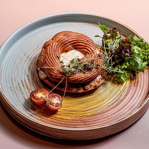 Жюльен с курицей и грибами в заварном кольце