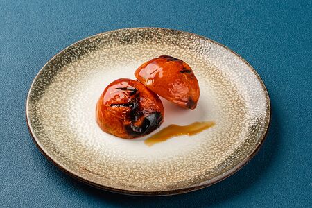 Запеченный помидор с унаги