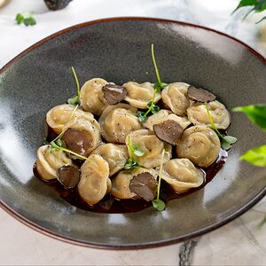 Пельмени с уткой, белыми грибами и трюфелем