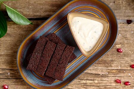 Гренки с чесночным соусом