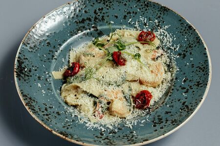 Фетучини с креветками и шпинатом