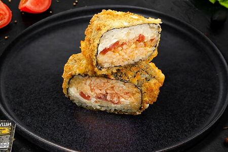 Горячий онигири с тунцом