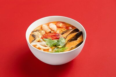 Хайнаньский суп с морепродуктами и лапшой (аналог Том Ям)