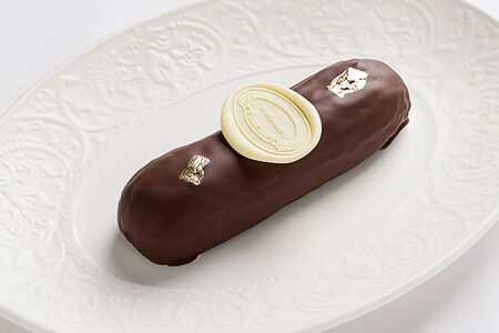 Эклер шоколадный