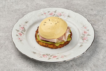 Драники из батата с тамбовским окороком и яйцом пашот