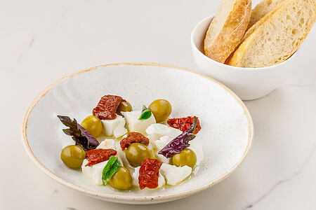 Сыр фета с оливками