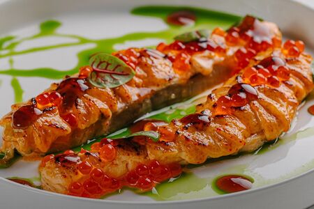 Семга с соусом спайси