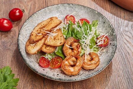 Цезария с тигровыми креветками