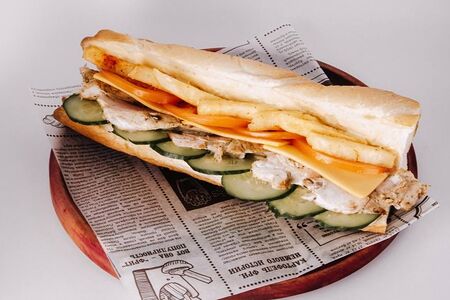 Клаб-сэндвич со свининой и фри 