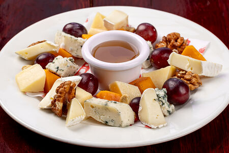 Сырная тарелка