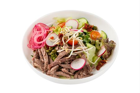 Салат из говядины со сладким луком