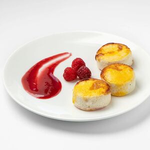 Сырники с малиновым джемом