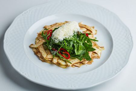 Карпаччо из артишока с рукколой и Parmigiano Reggiano