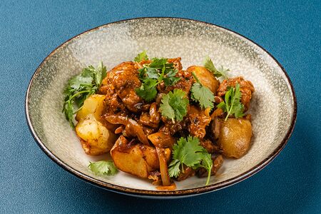 Куриные потрошка в аджике