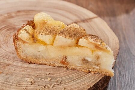 Яблочный пирог с корицей