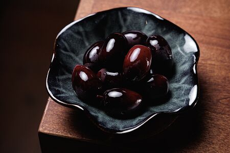 Маслины Каламата с косточкой