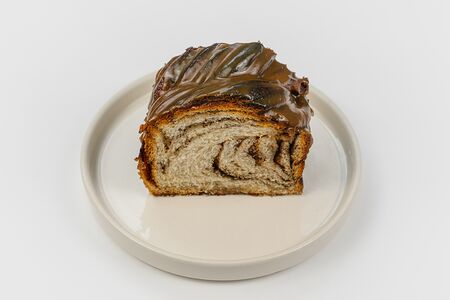 Бабка с корицей и мисо-карамелью