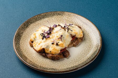 Свинина запеченная с овощами