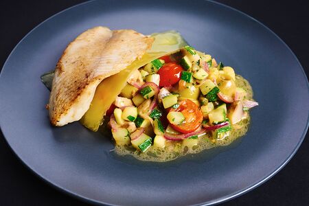 Тилапия с овощной капонатой