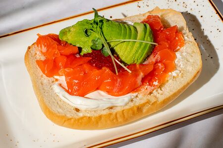 Тост с форелью