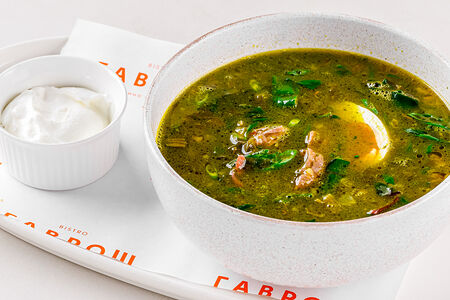 Зеленый борщ с говядиной