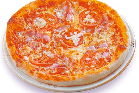 Пицца с беконом и томатами