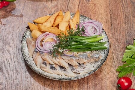 Филе сельди с обжаренным картофелем