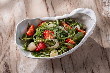 Салат с гребешком и фенхелем 