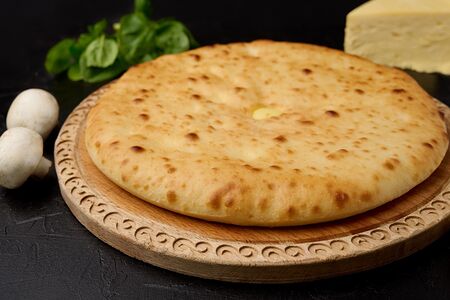 Осетинский пирог с курицей, сыром и грибами