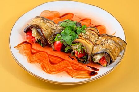 Рулеты из баклажанов