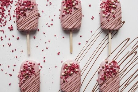 Набор кейкпопсов-эскимо Розовые с ягодкой 
