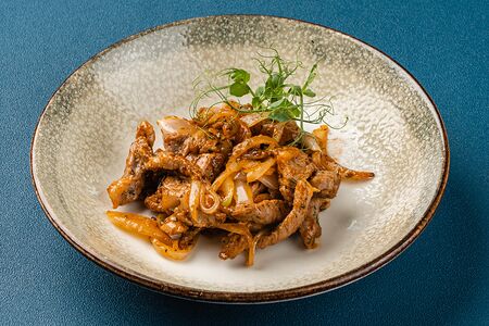 Поджарка из свинины с луком