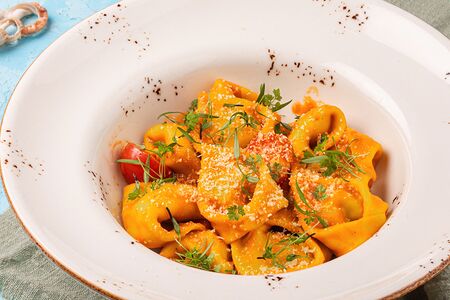 Равиоли с лангустинами в соусе биск