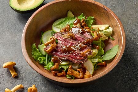 Стейк-салат с лисичками