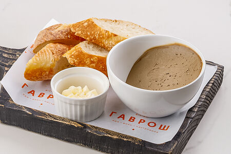 Паштет из куриной печени с багетом