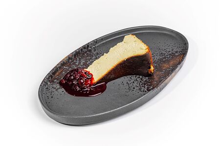 Баскский чизкейк с ягодами региона