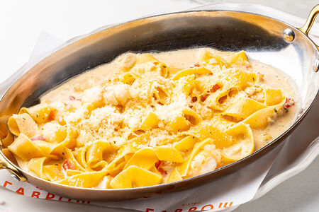 Паста с камчатским крабом и креветками