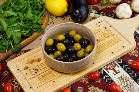 Маслины и оливки