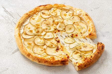 Пицца Груша-горгонзола