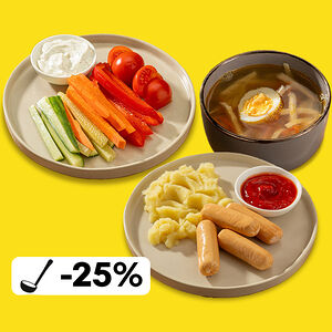 Сытный обед с молочными сосисками и куриной лапшой