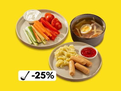 Сытный обед с молочными сосисками и куриной лапшой