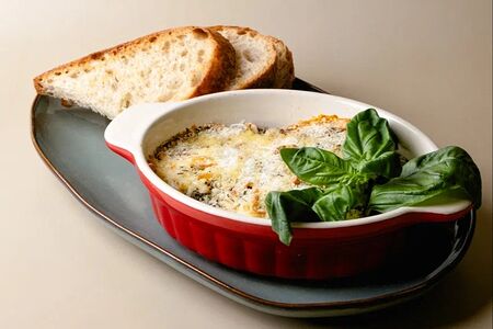 Запеченные баклажаны с томатами и сыром