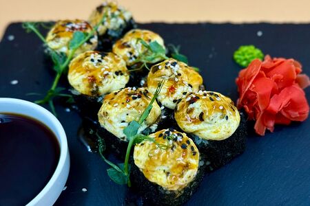 Запеченный ролл с мидиями 8 штук